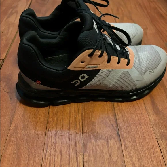 On running shoes size w9 - Picture 4 of 8